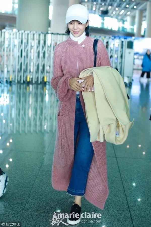 大衣配运动鞋怎么穿才不老气,大衣运动鞋过年穿得体又好看