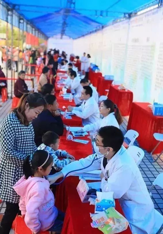 百余名专家云端为民义诊,24小时在线义诊千名医院权威专家