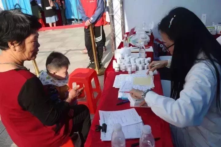 百余名专家云端为民义诊,24小时在线义诊千名医院权威专家