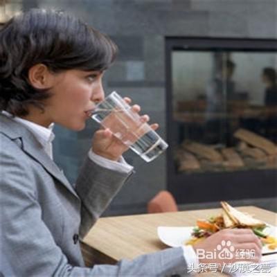 吃东西消化不良积食,吃东西积食胃难受是什么原因