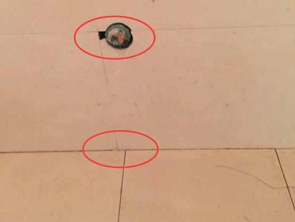 卫生间瓷砖贴的太丑怎么改最好,卫生间瓷砖贴的丑爆了