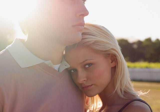 红颜蓝颜处久了,头顶就绿了,爱情就黄了