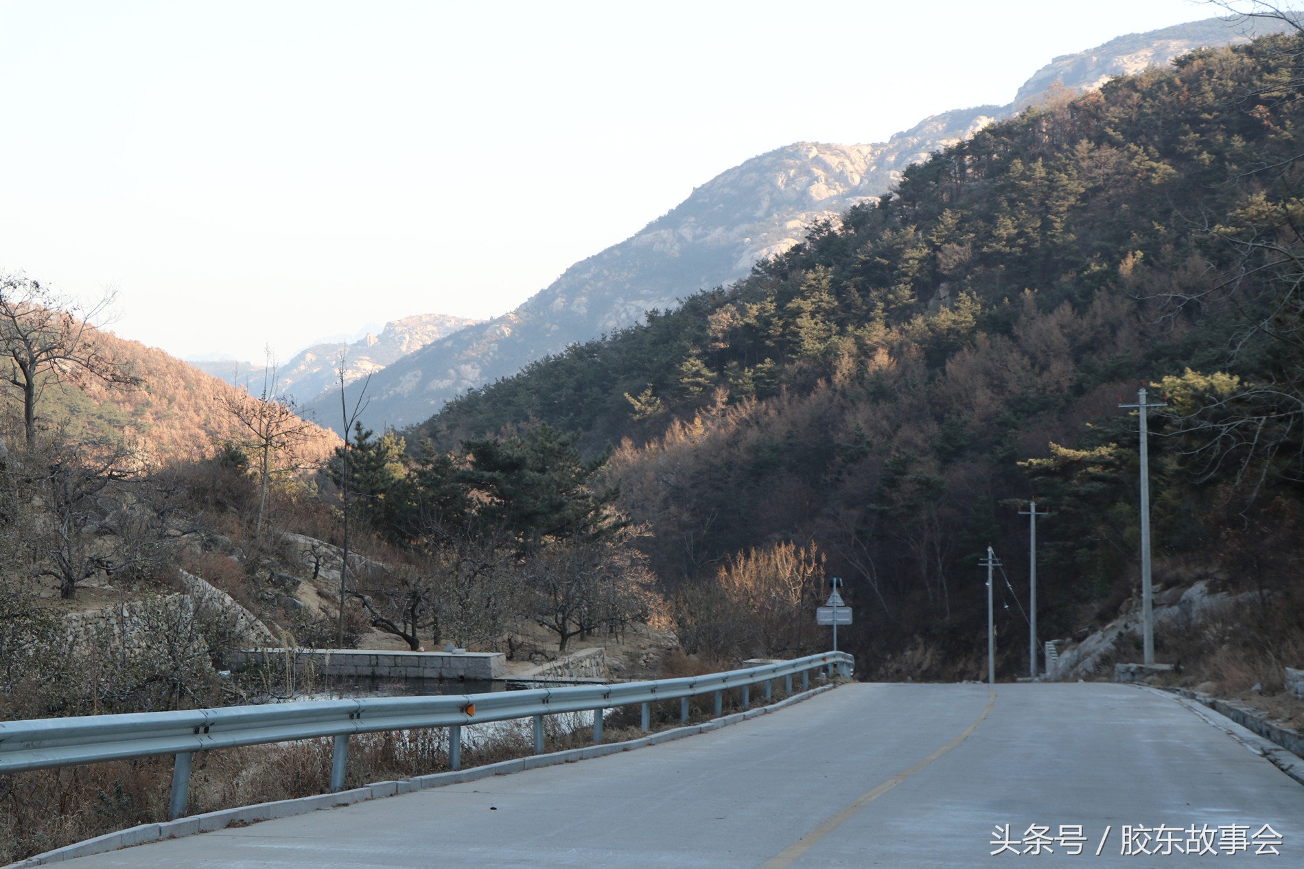 实拍：烟台海阳一个山村的影像，房子建在半山腰上