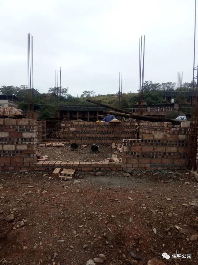 为父母在老家盖房花45万,为父亲放弃80万年薪回农村