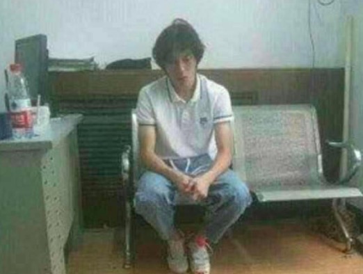 国足抽烟喝酒的视频,国足球员抽烟喝酒