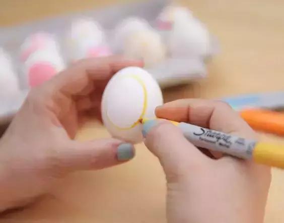 幼儿园鸡蛋的玩法大全,幼儿园护蛋绘画图片小男孩喜欢的