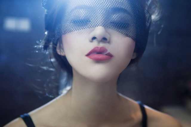 红颜蓝颜处久了,头顶就绿了,爱情就黄了