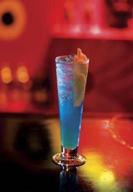 一杯敬过往何以消愁,喝什么酒最容易消愁