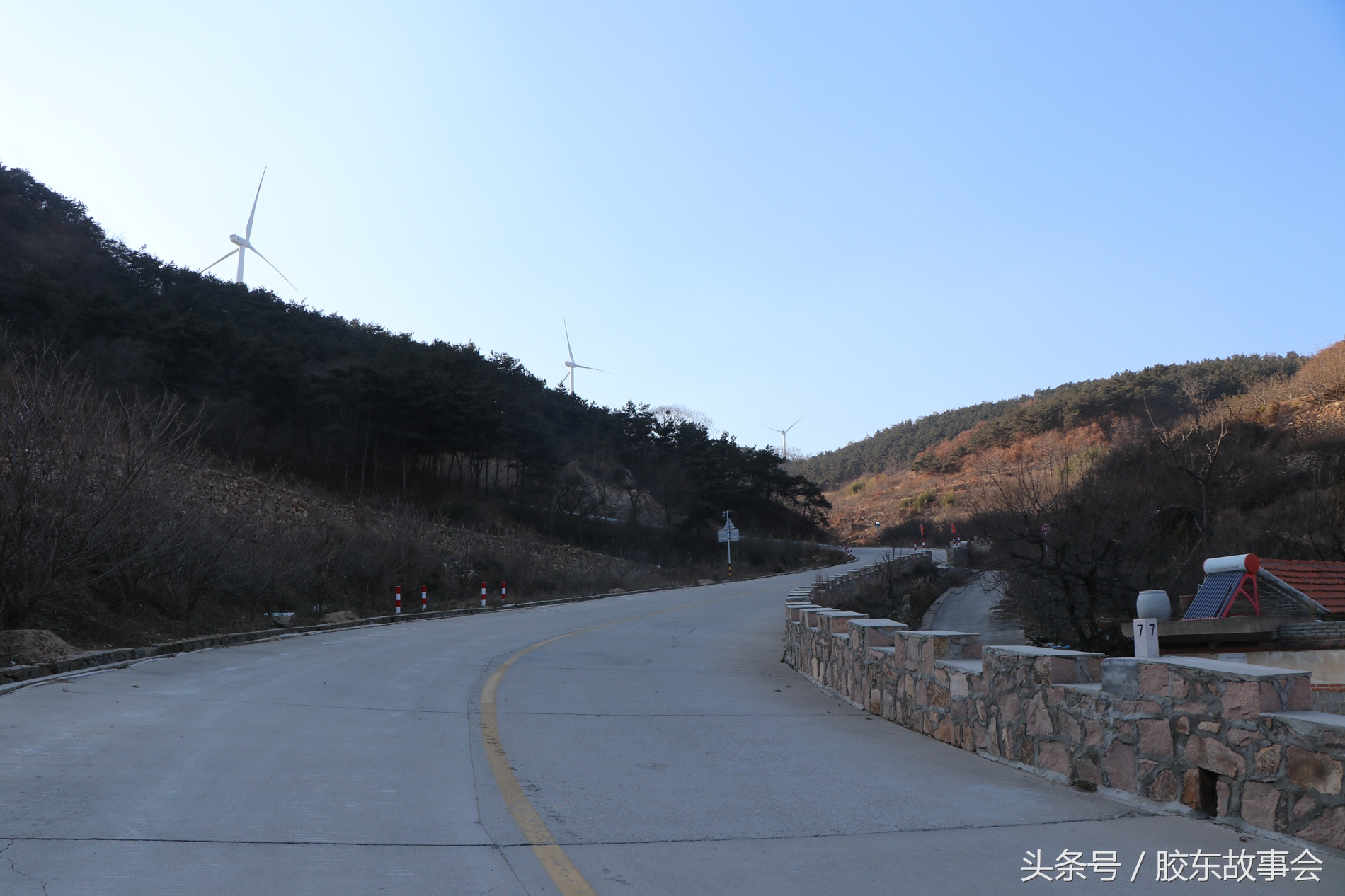 实拍：烟台海阳一个山村的影像，房子建在半山腰上