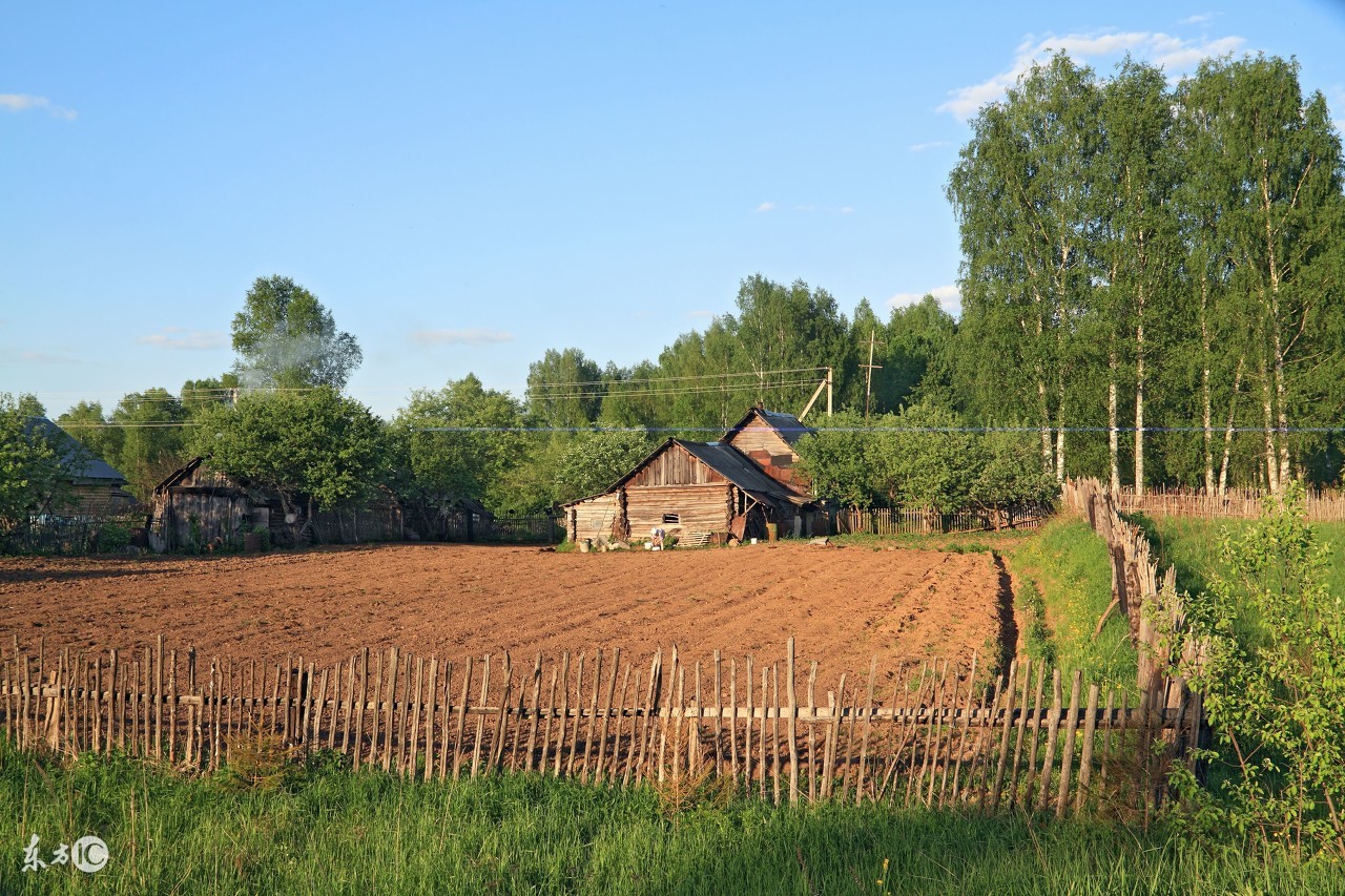 农民的承包地是否可以被村里征收,家庭承包土地村里能收费吗