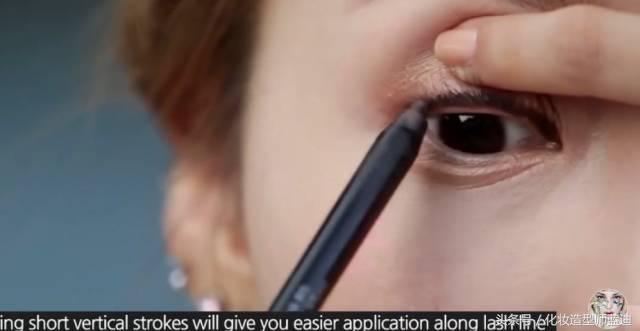 用眼线笔画眼线的画法视频,眼线难画怎么办