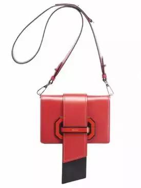 刘雯每月收入多少钱,刘雯收入2018排第几