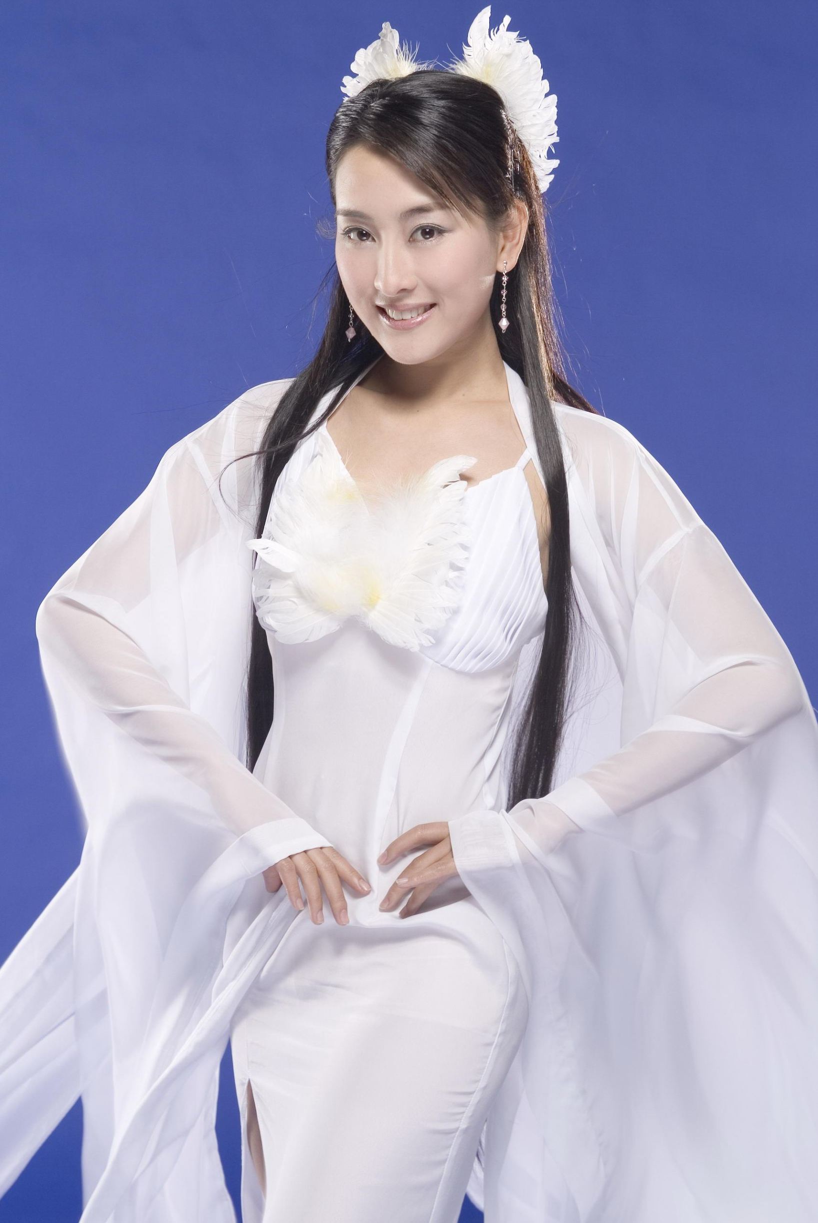 裙裾翩飞,裙裾意境的图片