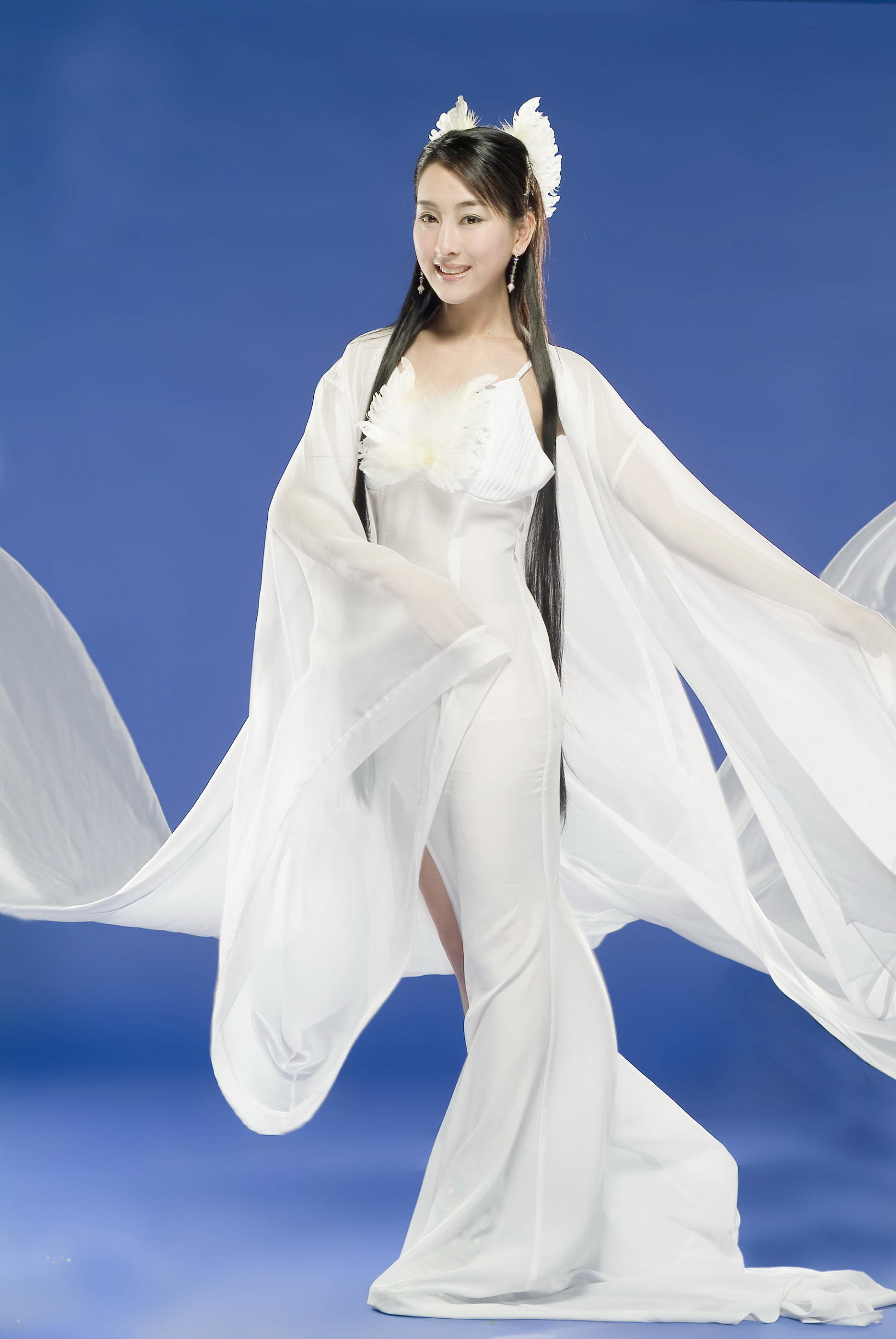 裙裾翩飞,裙裾意境的图片