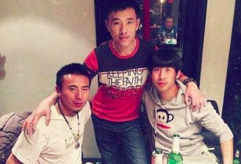 国足抽烟喝酒的视频,国足球员抽烟喝酒