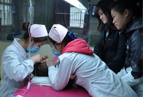 护士静脉穿刺5次失败，家属要求一针索赔1000元！我也想一针见血