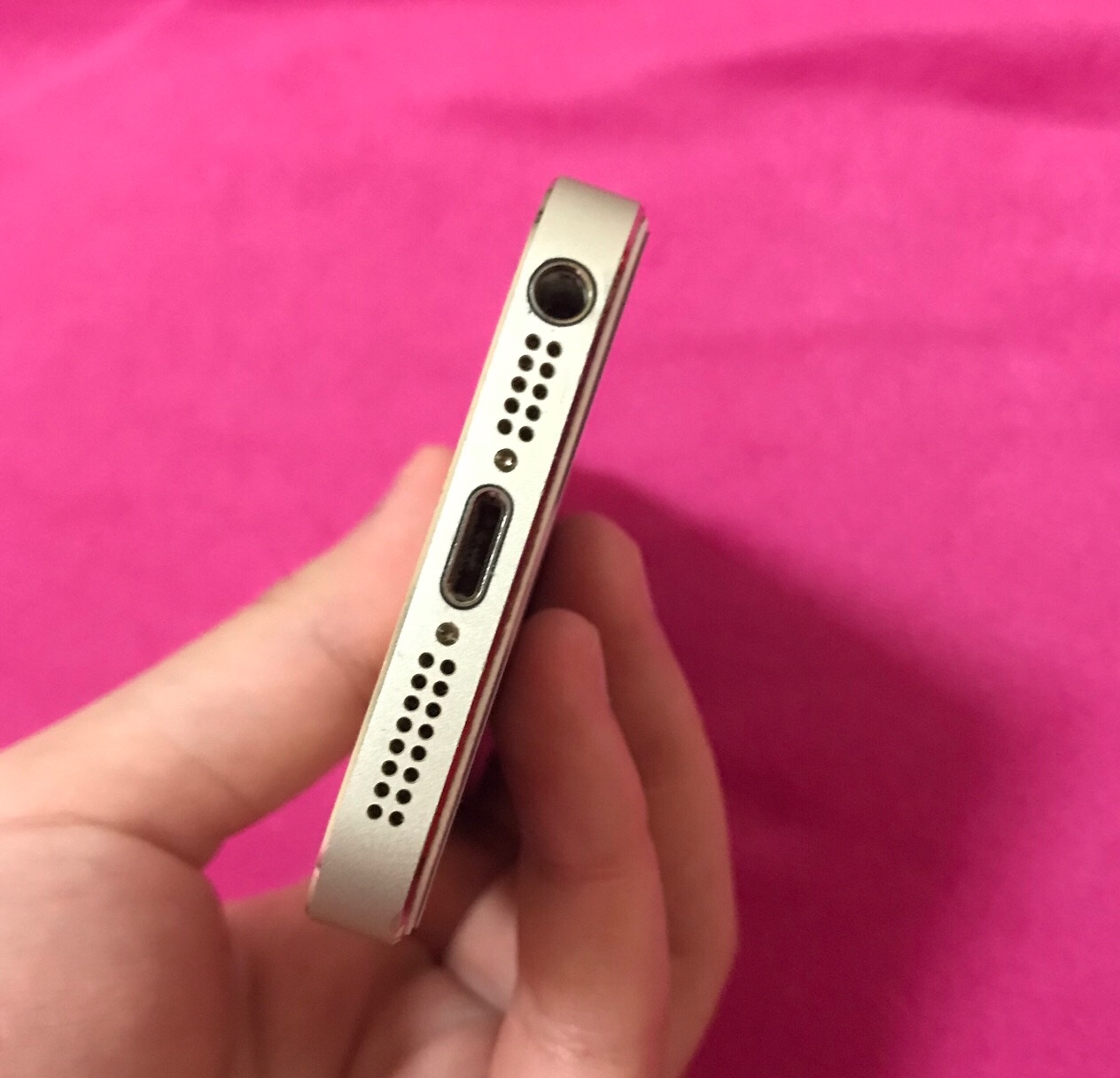 300块钱的王者手机,300块的iphone5s