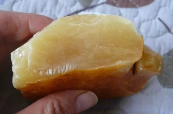 蜜蜡开料加工的直播间,顶级蜜蜡开料