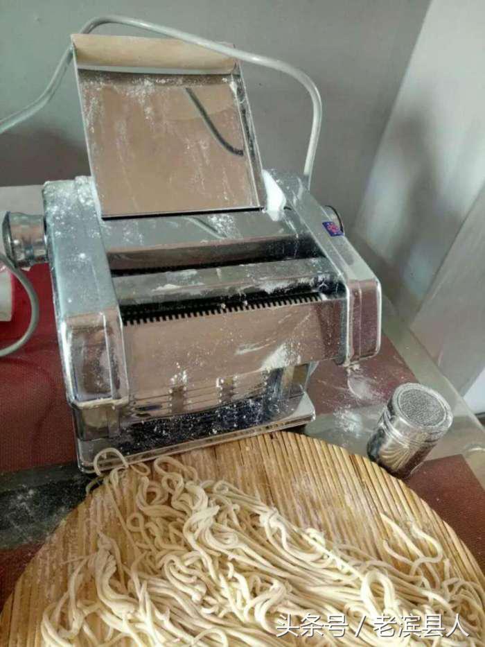 面条机操作起来很危险吗,面条机做出来不圆滑