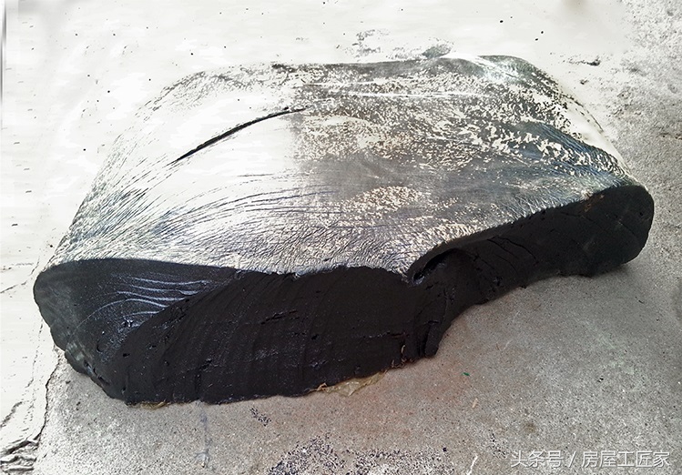 80后记忆！砍柴、架锅、熬制“沥青块”防水材料，黑糊糊的一锅