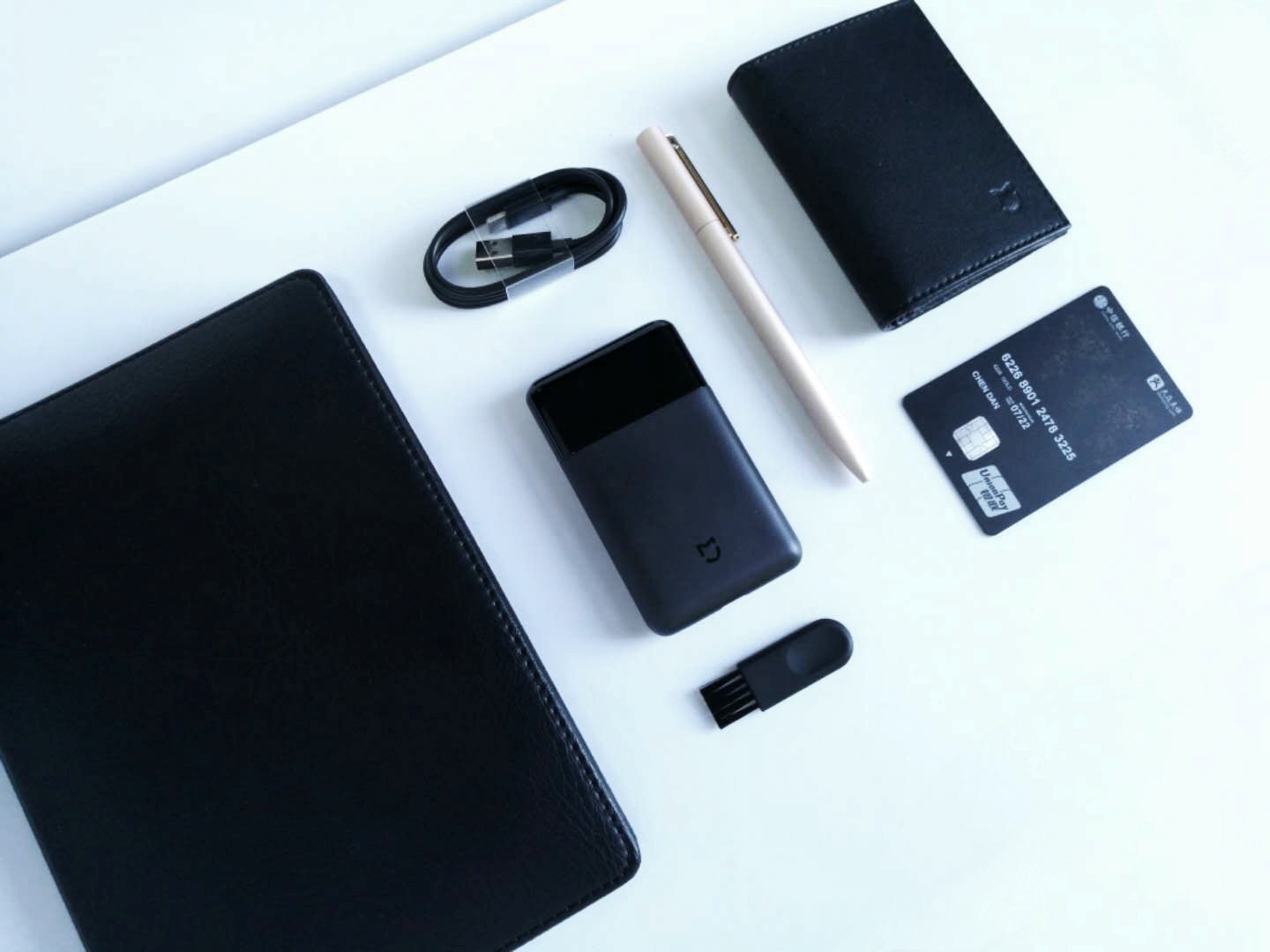 米家便携电动剃须刀｜USB充电且轻薄堪称出行神器