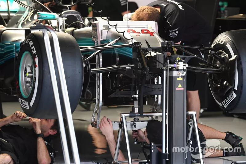 快拿小本儿记笔记,梅赛德斯凭什么连吃了四年鸡?|张小鹅频道