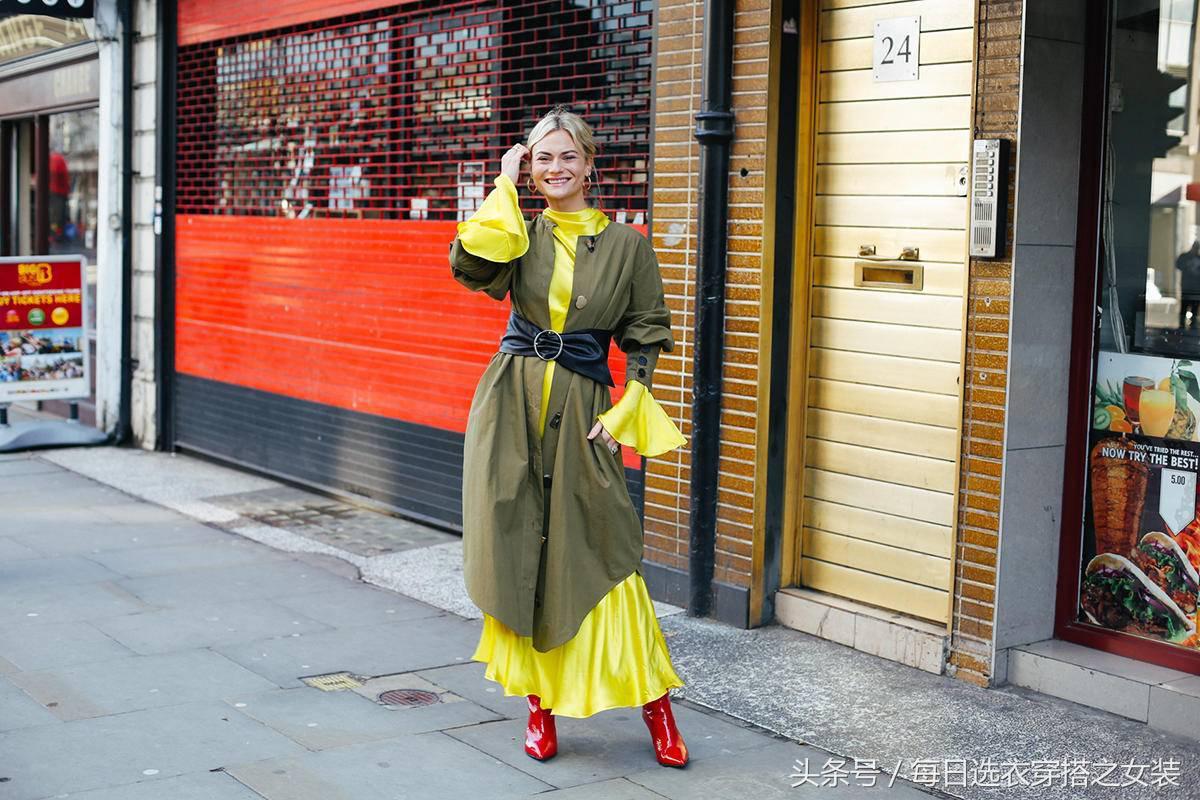 杨幂娜扎抢着穿长筒马丁靴 (看看杨幂热巴这样穿是有多美)