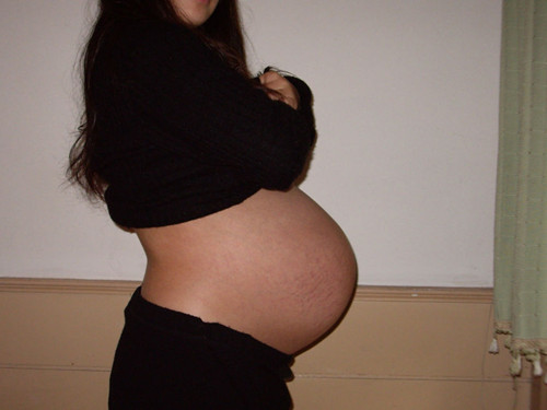 弟媳嫉妒嫂子生娃早,不听她补叶酸建议,宝宝出生弟媳被吓得大哭