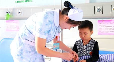 护士静脉穿刺5次失败，家属要求一针索赔1000元！我也想一针见血