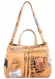 刘雯每月收入多少钱,刘雯收入2018排第几