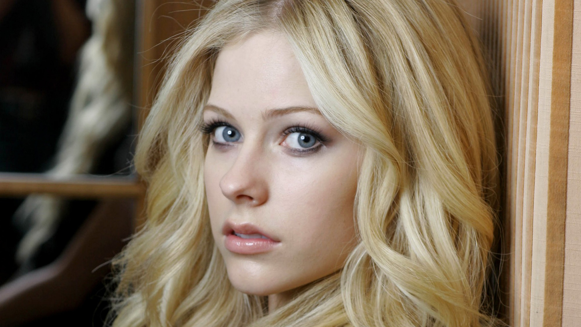 鼻综合隆鼻用什么材料,耳软骨和肋骨隆鼻费用多少钱