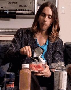 一边作死一边自救,90后的养生,很朋克嘛