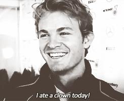 快拿小本儿记笔记,梅赛德斯凭什么连吃了四年鸡?|张小鹅频道