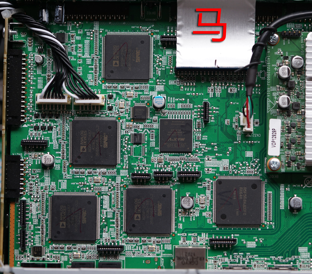 天龙AVR-X6400H和马兰士SR6012拆解!谈两台相差一万的AV功放区别