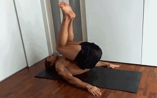 适合新手的腹肌训练方法三天见效,健身房人鱼线公狗腰训练