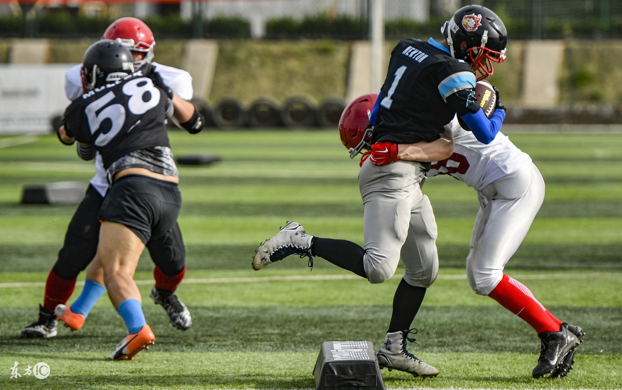 美式橄榄球比赛服装,美式橄榄球比赛穿什么