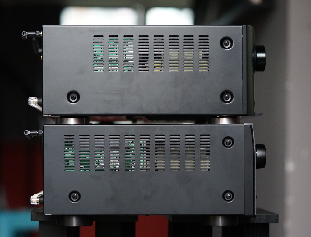 天龙AVR-X6400H和马兰士SR6012拆解!谈两台相差一万的AV功放区别