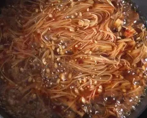 超美味又简单的蒜泥金针菇,做个好吃的爆辣金针菇