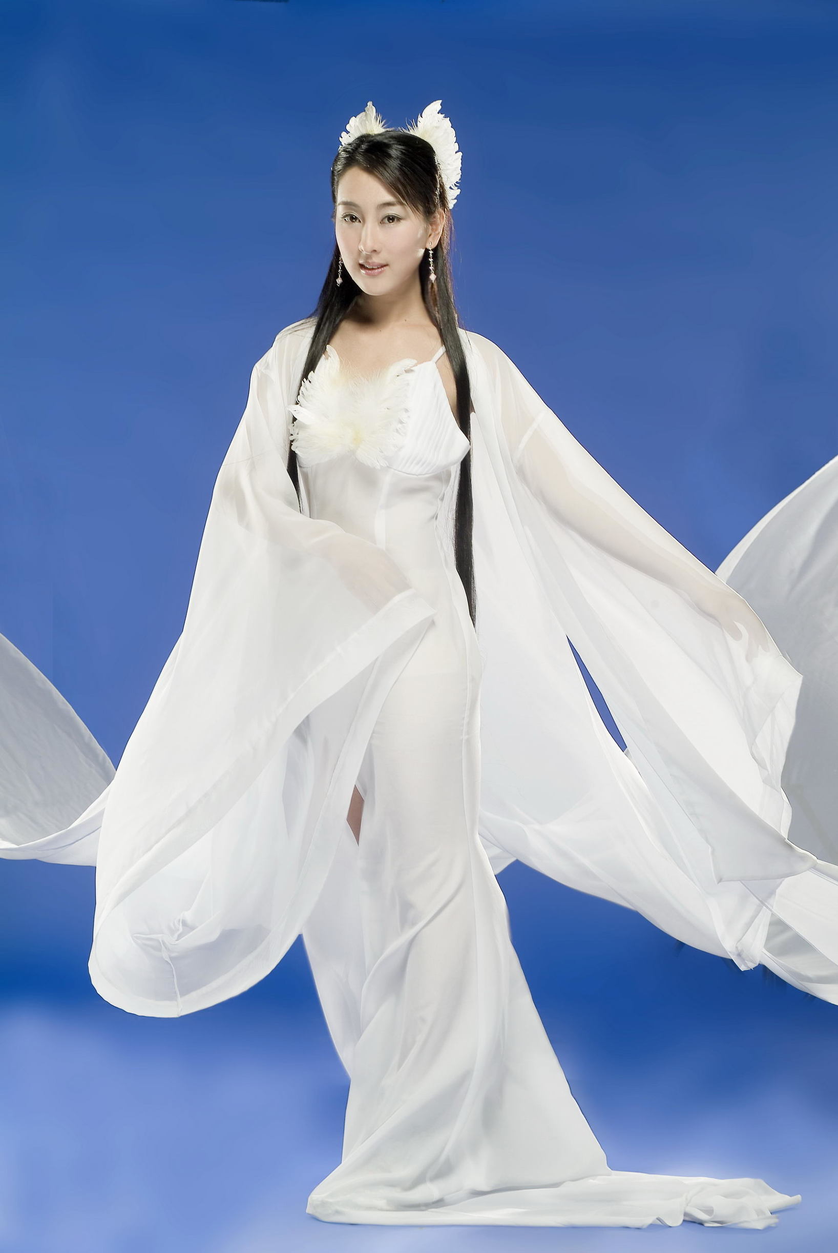 裙裾翩飞,裙裾意境的图片