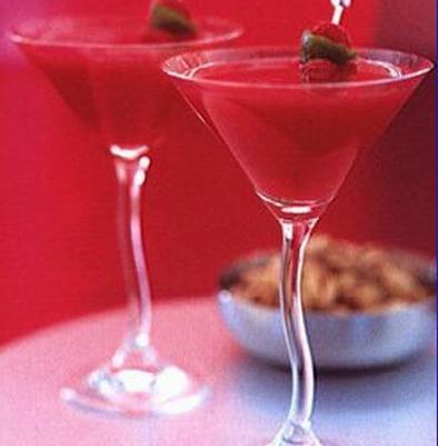 一杯敬过往何以消愁,喝什么酒最容易消愁