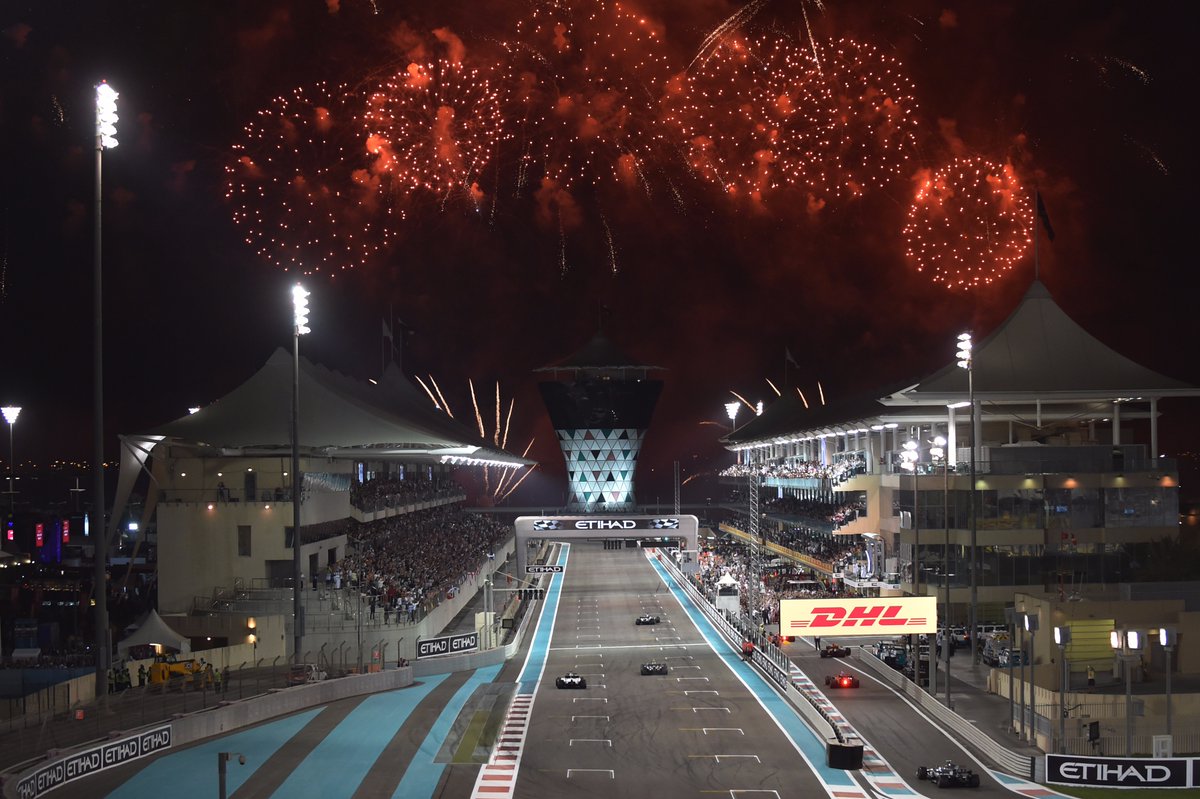 快拿小本儿记笔记,梅赛德斯凭什么连吃了四年鸡?|张小鹅频道