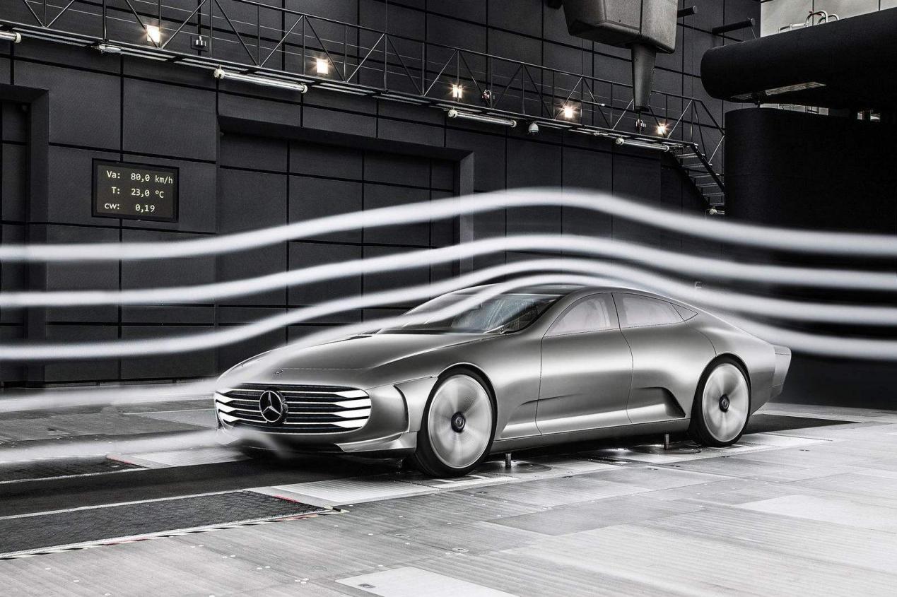 快拿小本儿记笔记,梅赛德斯凭什么连吃了四年鸡?|张小鹅频道