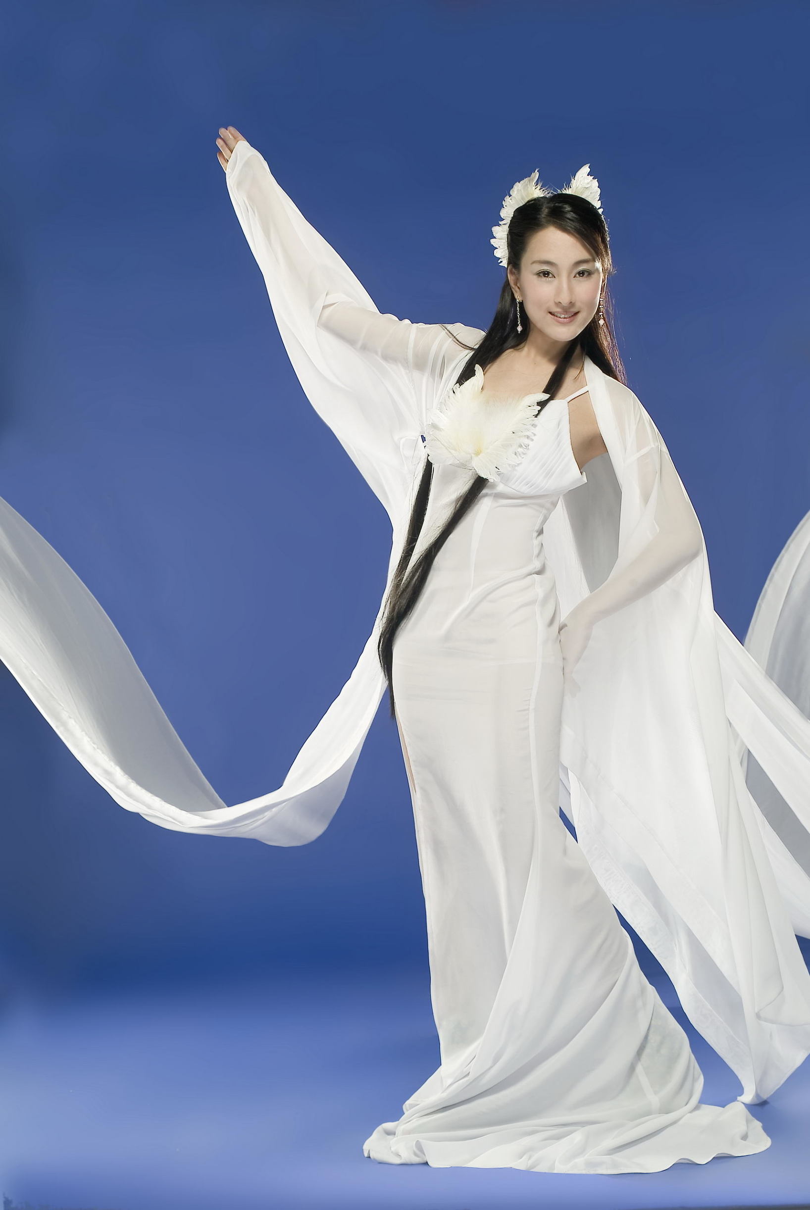 裙裾翩飞,裙裾意境的图片