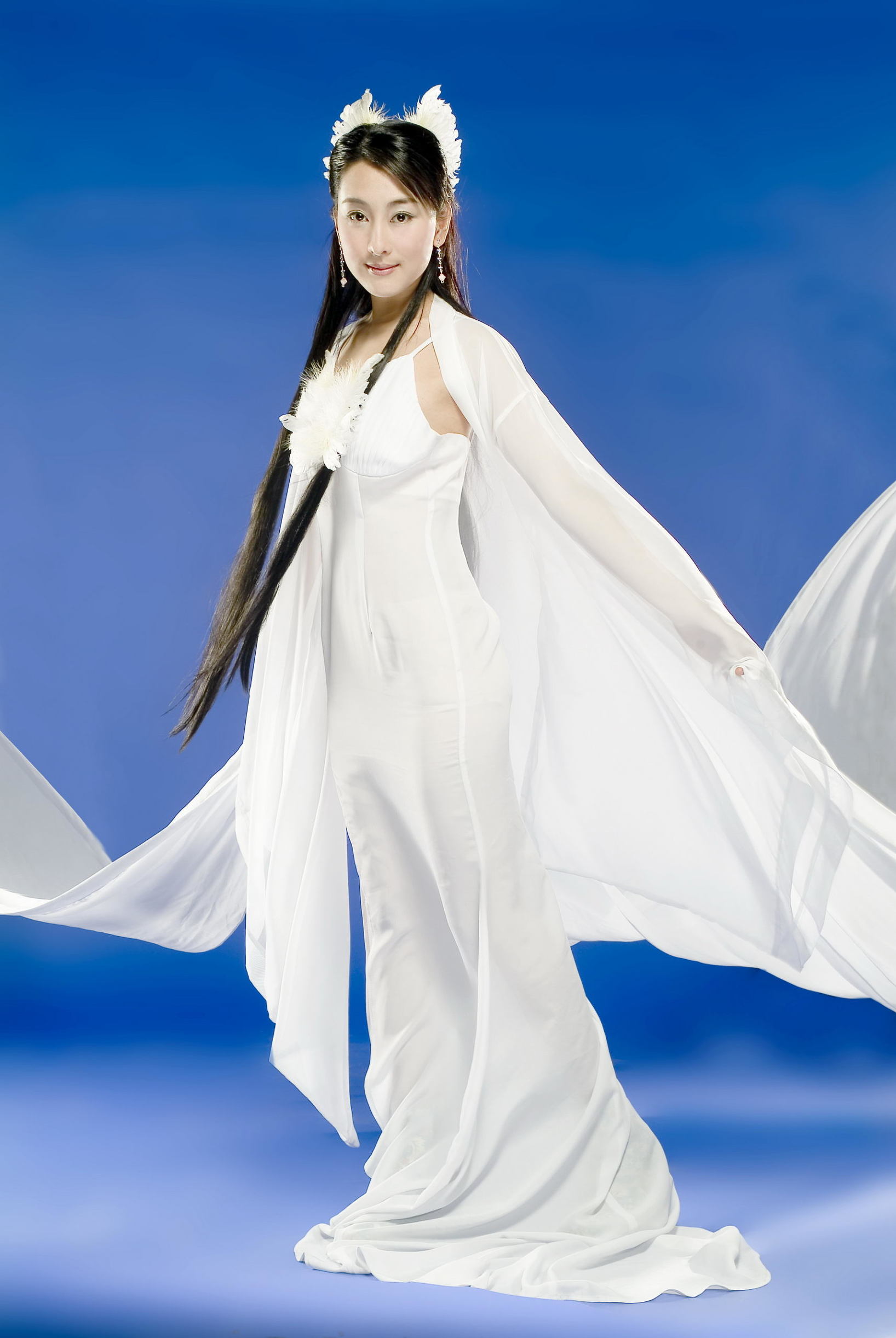 裙裾翩飞,裙裾意境的图片