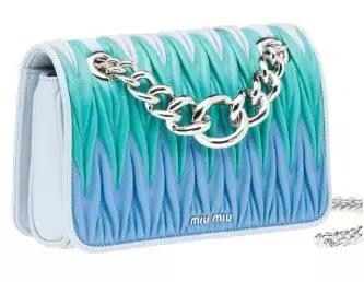 刘雯每月收入多少钱,刘雯收入2018排第几