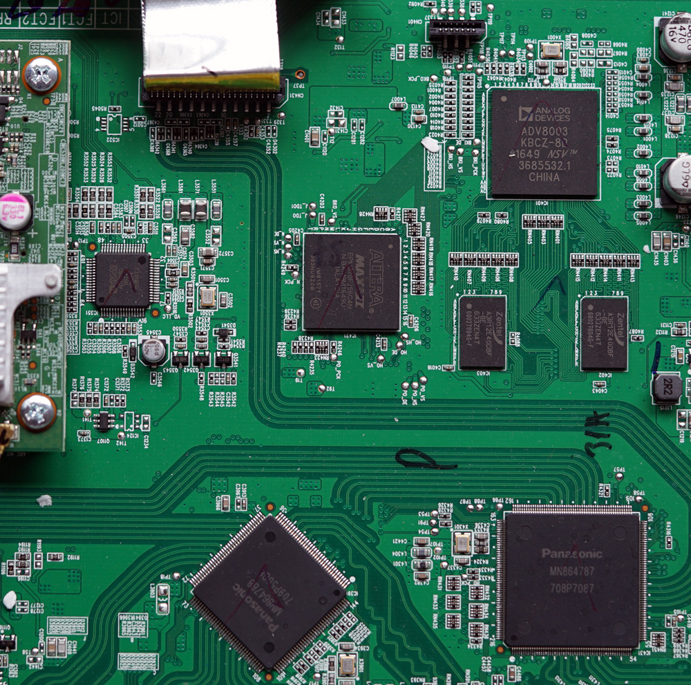 天龙AVR-X6400H和马兰士SR6012拆解!谈两台相差一万的AV功放区别