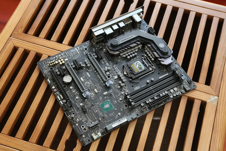 华硕玩家国度主板开机就进bios,华硕玩家国度主板如何开tpm