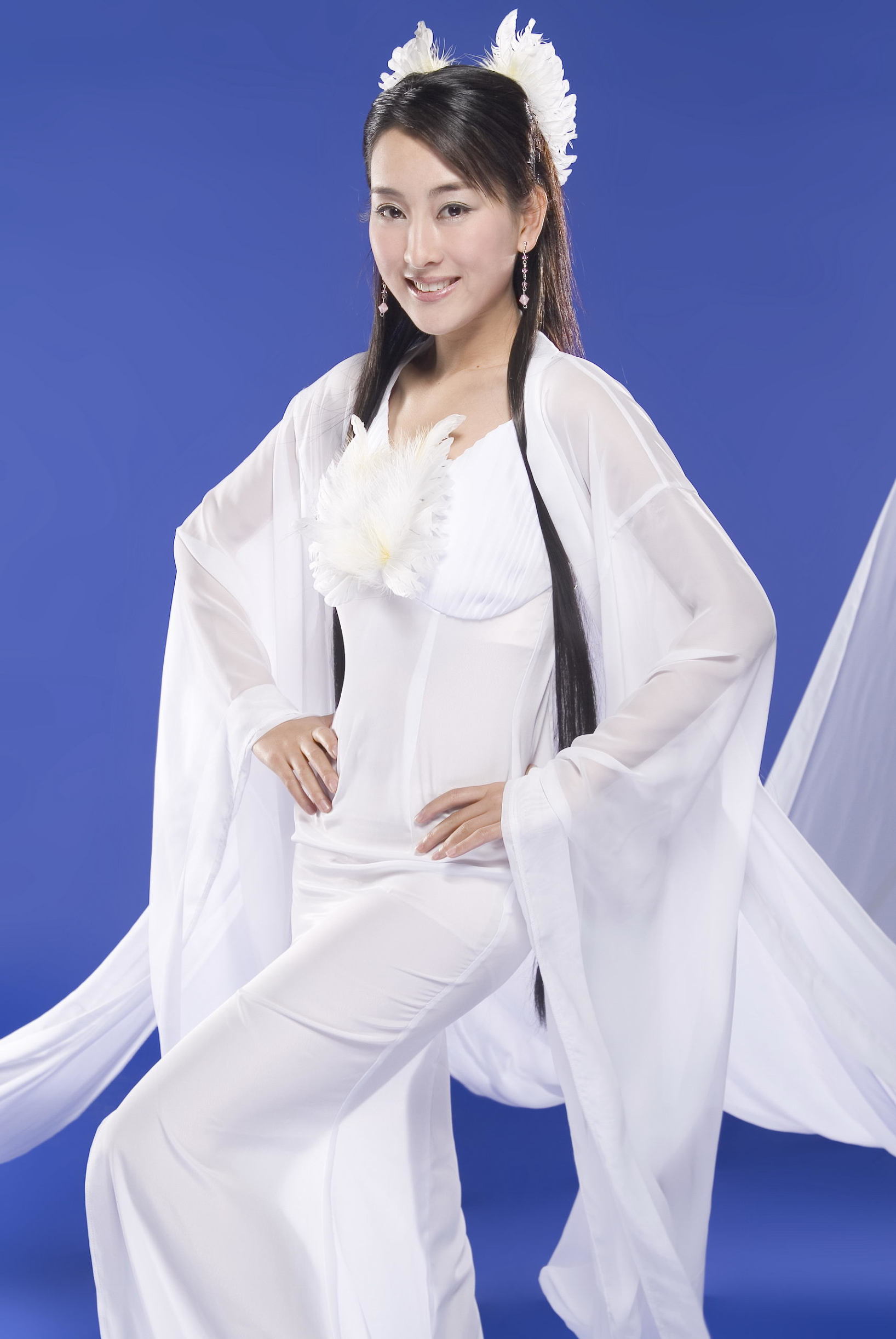 裙裾翩飞,裙裾意境的图片