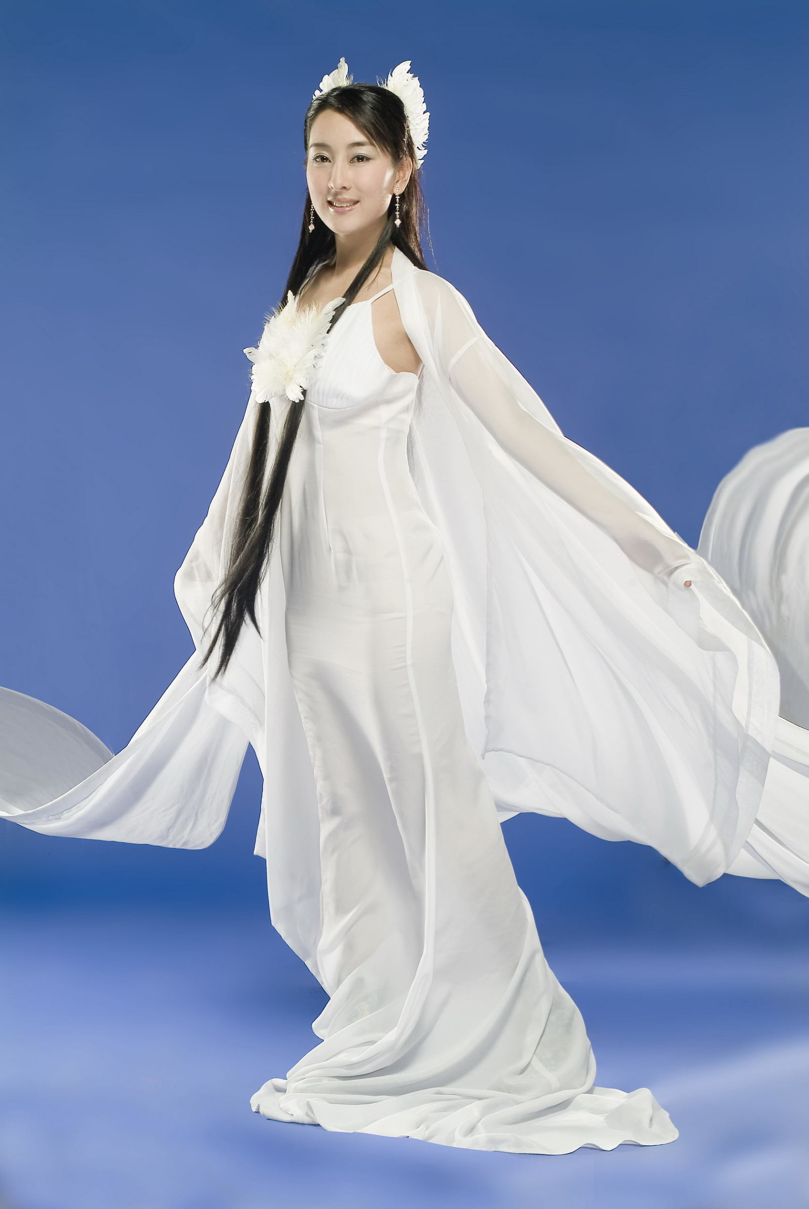 裙裾翩飞,裙裾意境的图片