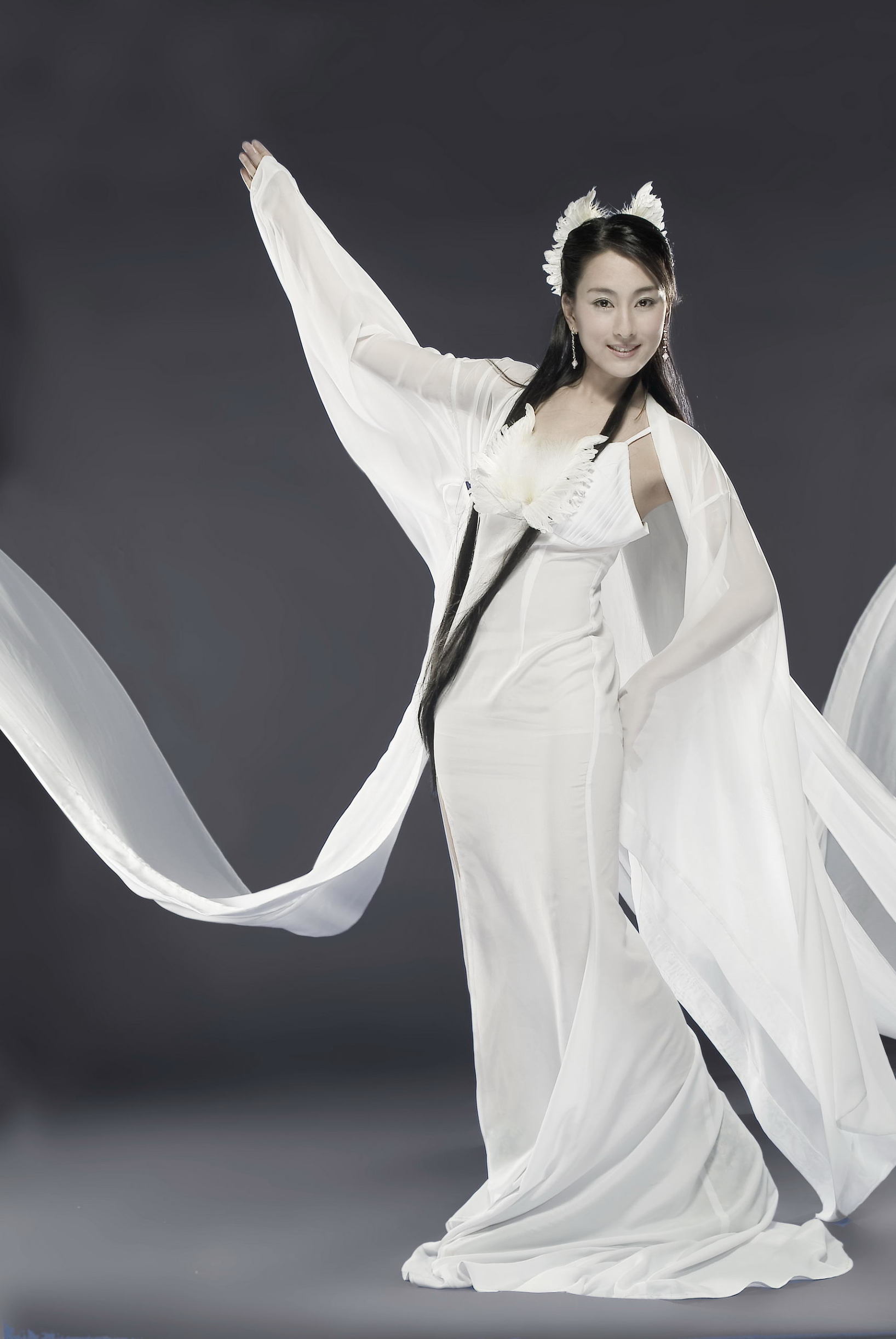 裙裾翩飞,裙裾意境的图片